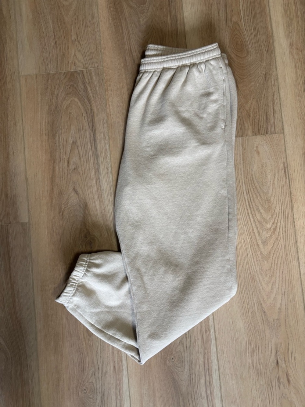 NWOT - GAP
Men’s  super soft sweatpants with front and back pocket